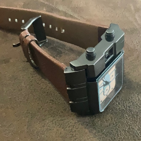 Watch /red and brown /brand is QULM - Picture 6 of 6